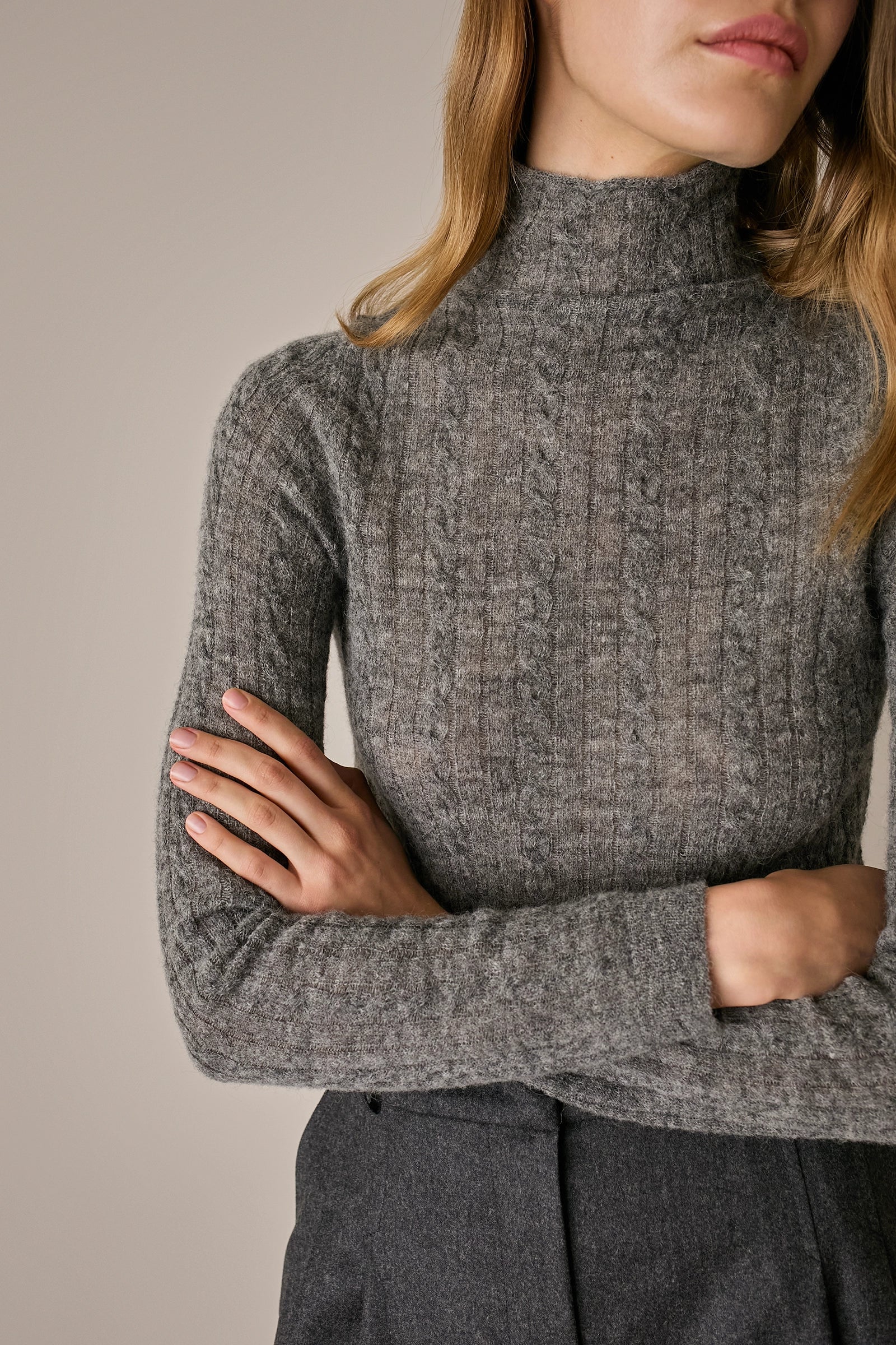 Dolcevita con lavorazione a trecce grigio, lavorazione a trecce in alpaca