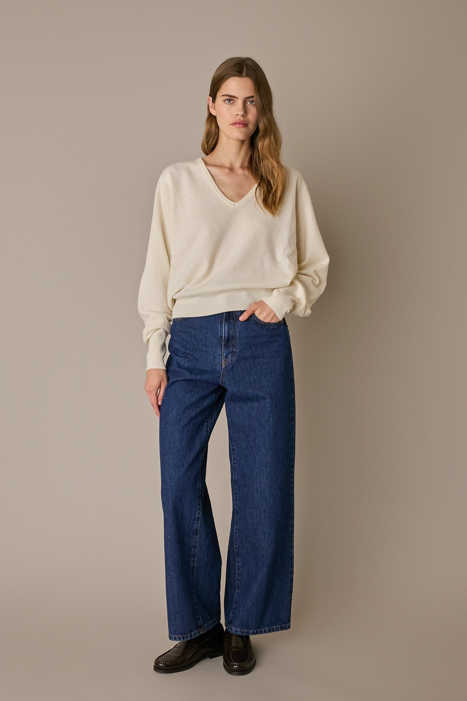 Maglia over con scollo a V bianco con scollo a V