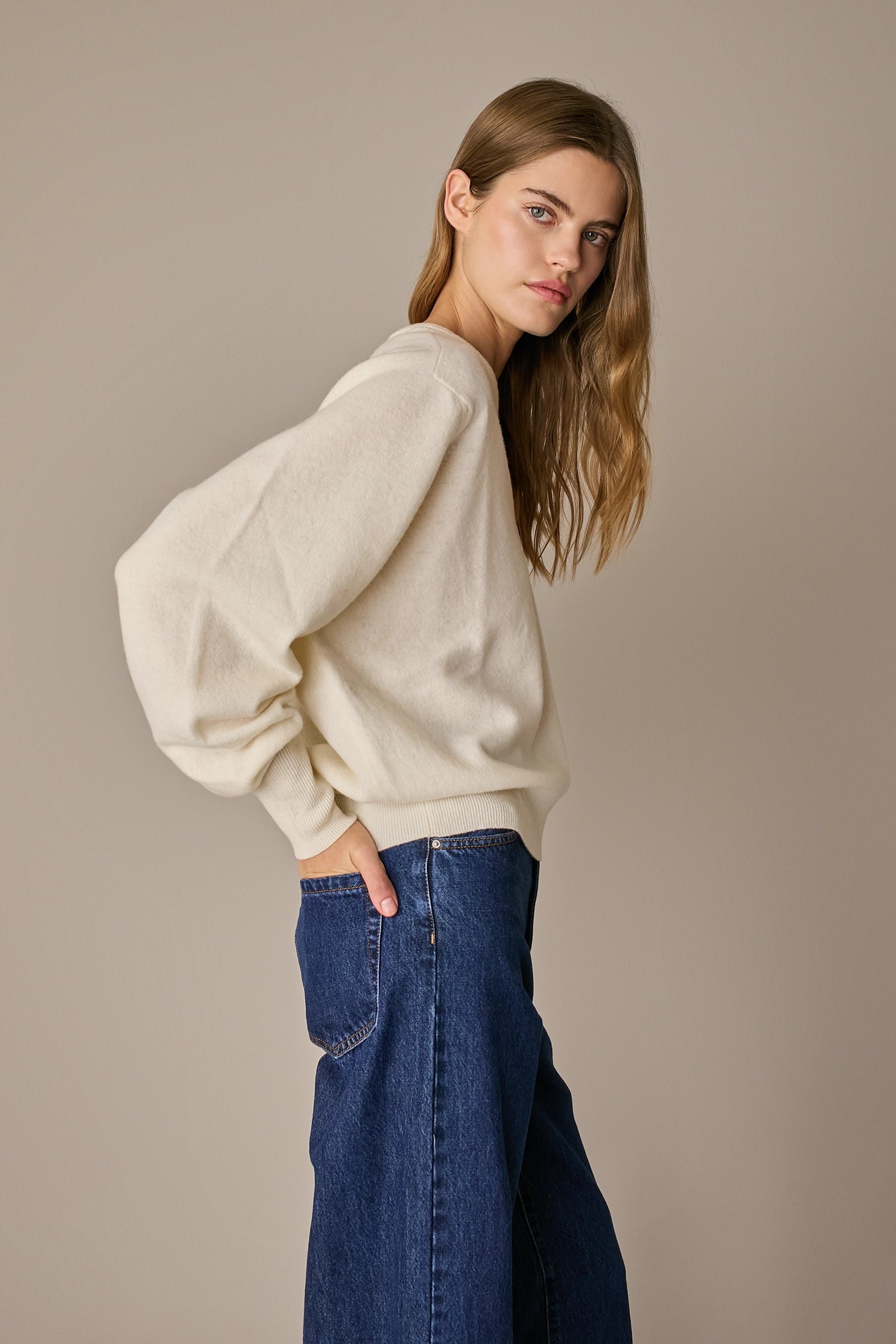 Maglia over con scollo a V bianco, taglio over