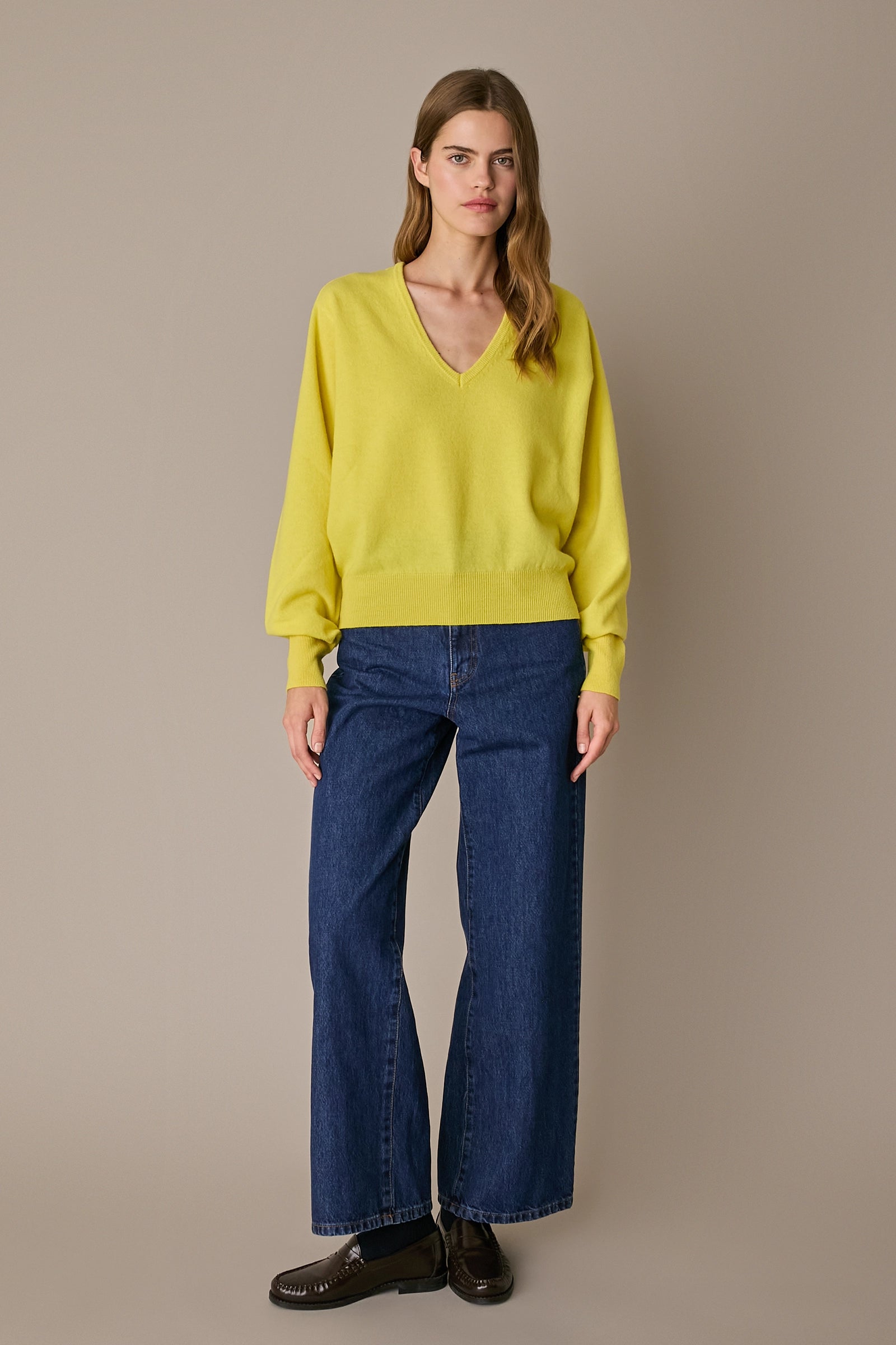 Maglia over con scollo a V giallo