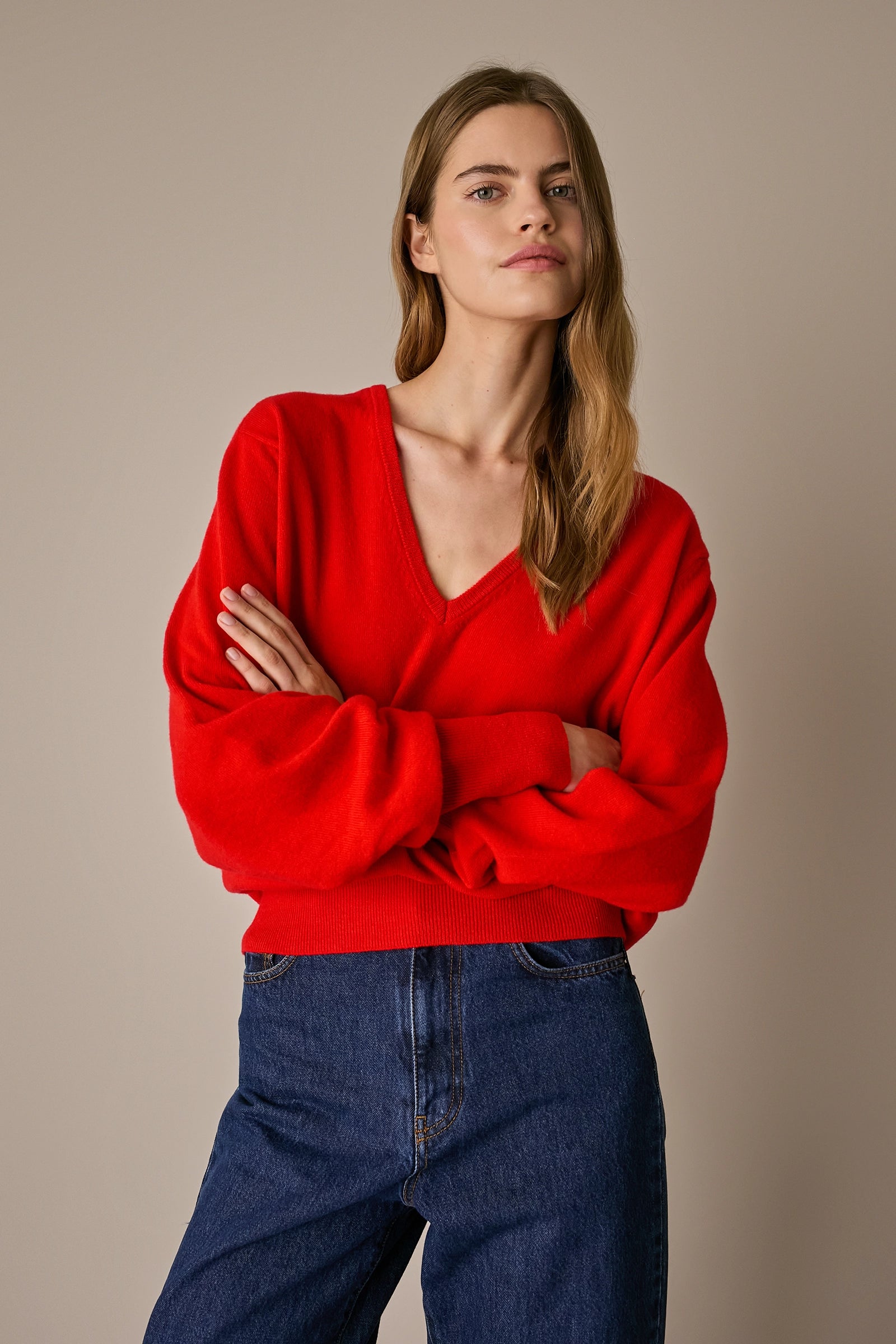 Maglia over con scollo a V rosso, maniche raglan e scollo a V