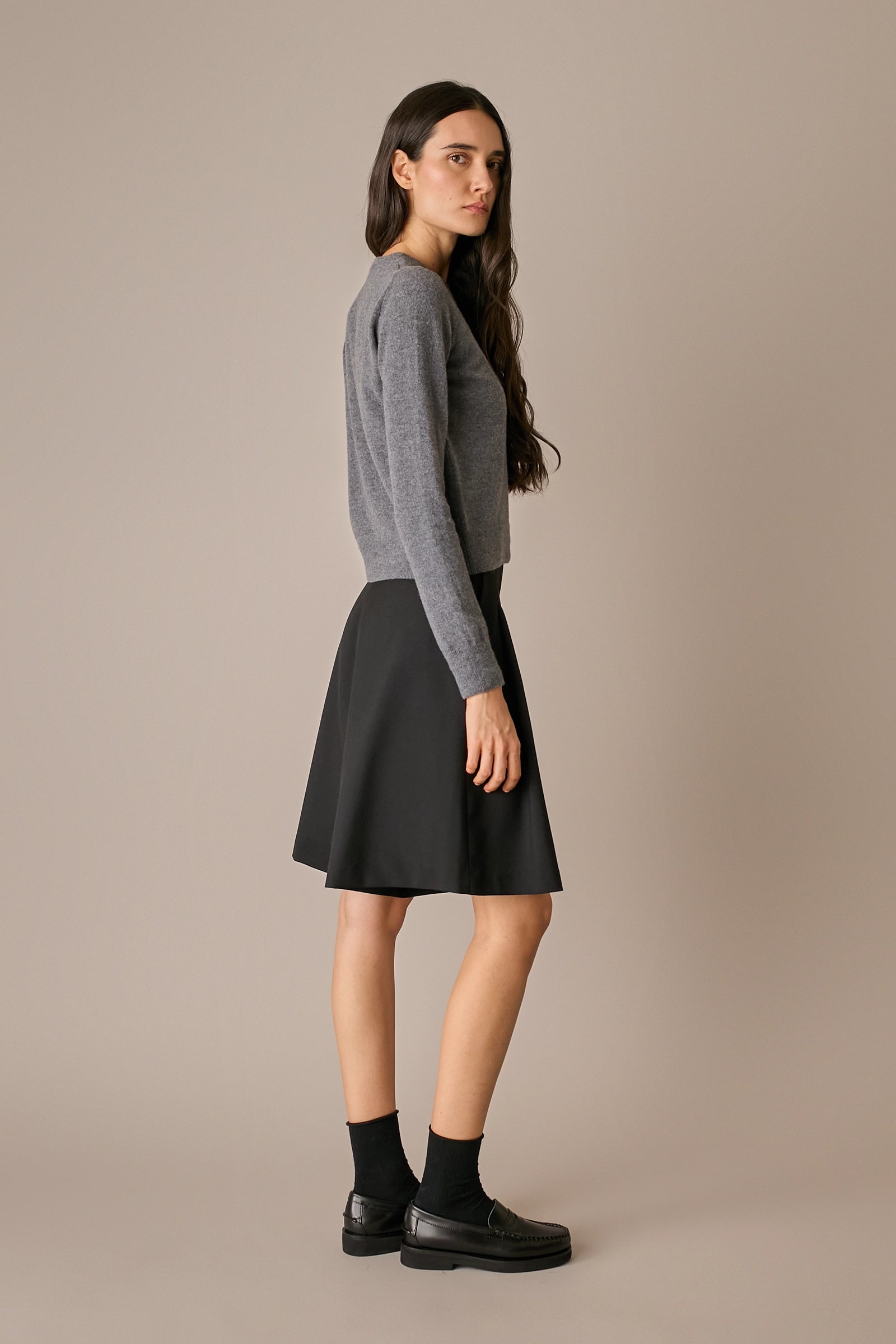 maglia girocollo in lana e cashmere grigio, made in italy, lazzari