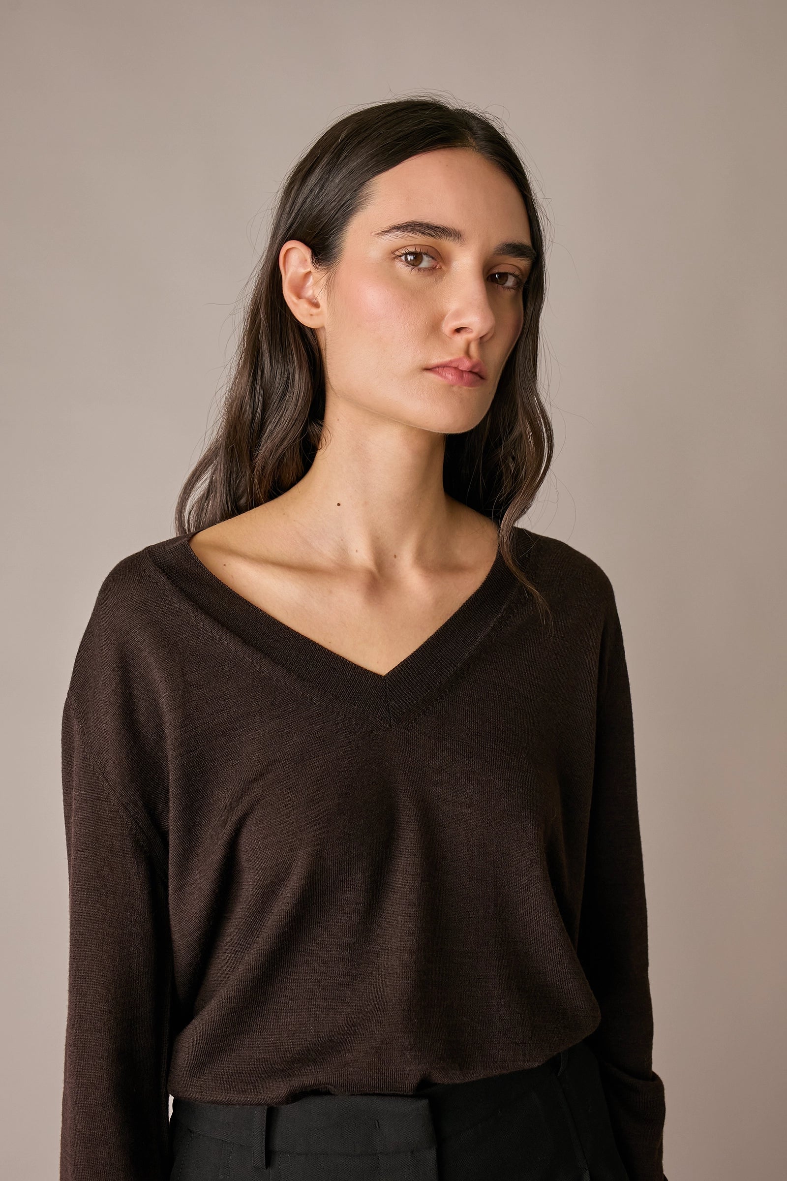Maglia in lana e seta con scollo a V