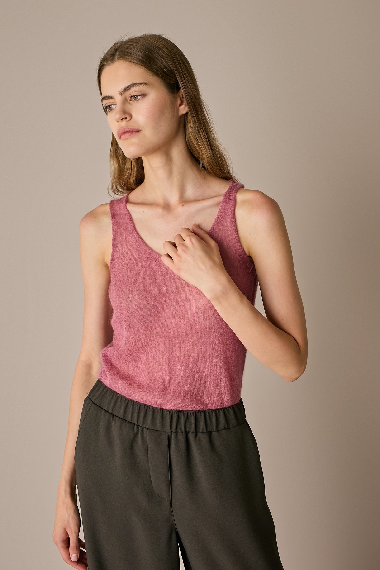 Canotta in blend di mohair rosa antico, scollo a V