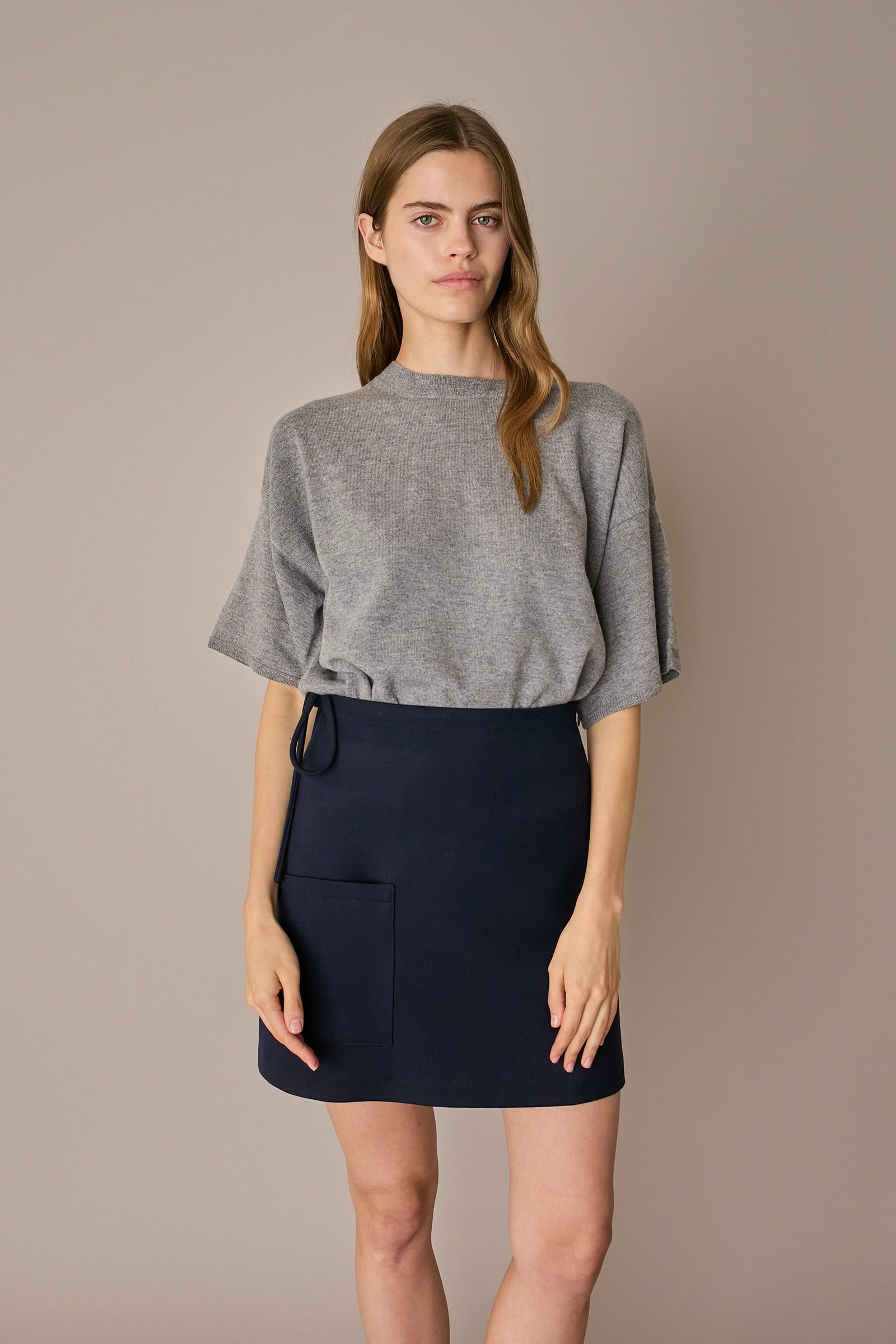 Maglia in lana e cashmere a mezze maniche grigio, in filato cardato Matis