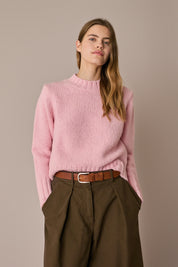 Maglia girocollo in lana e alpaca rosa, linea essenziale