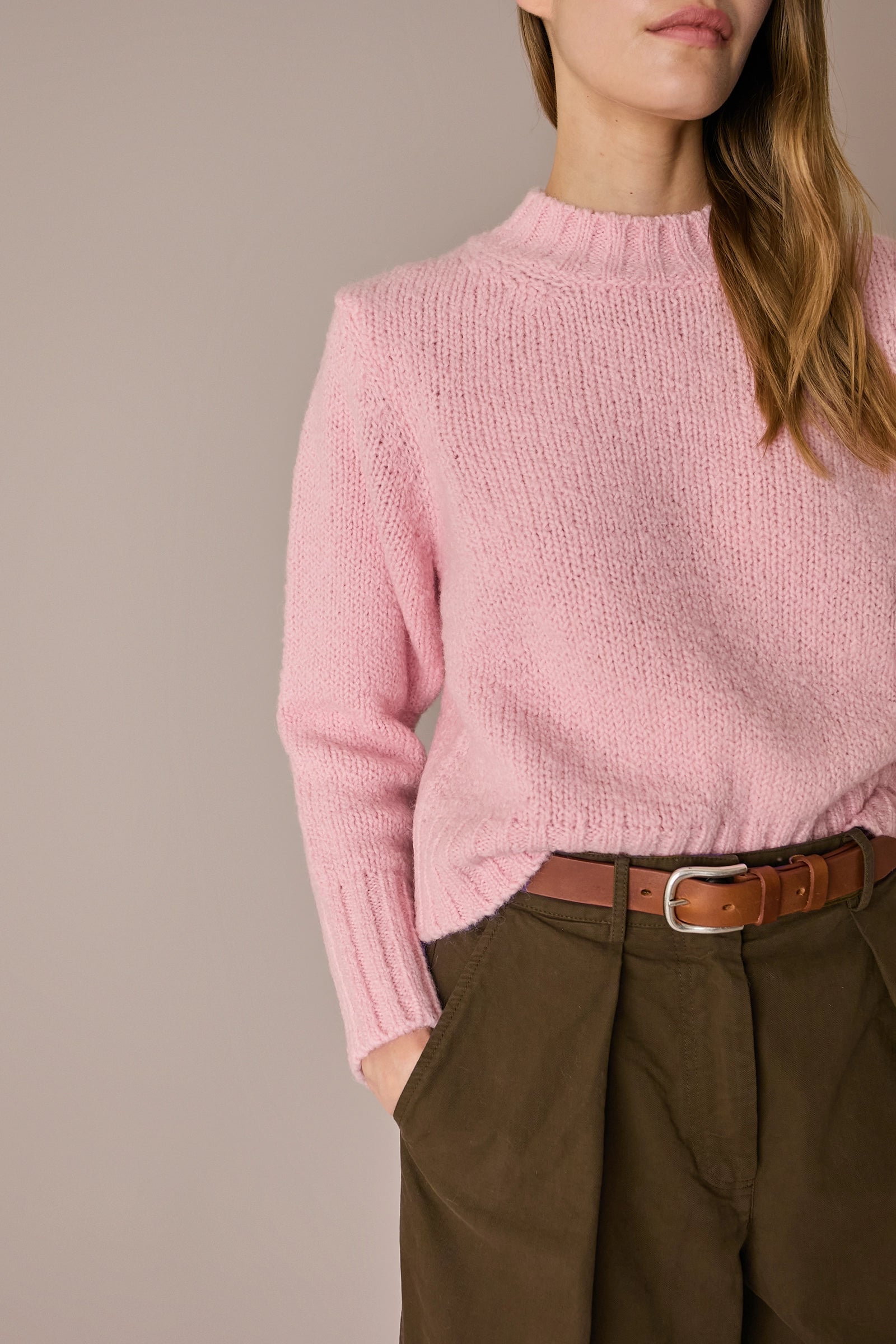 Maglia girocollo in lana e alpaca rosa, silhouette versatile e finitura pulita