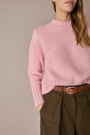 Maglia girocollo in lana e alpaca rosa, silhouette versatile e finitura pulita