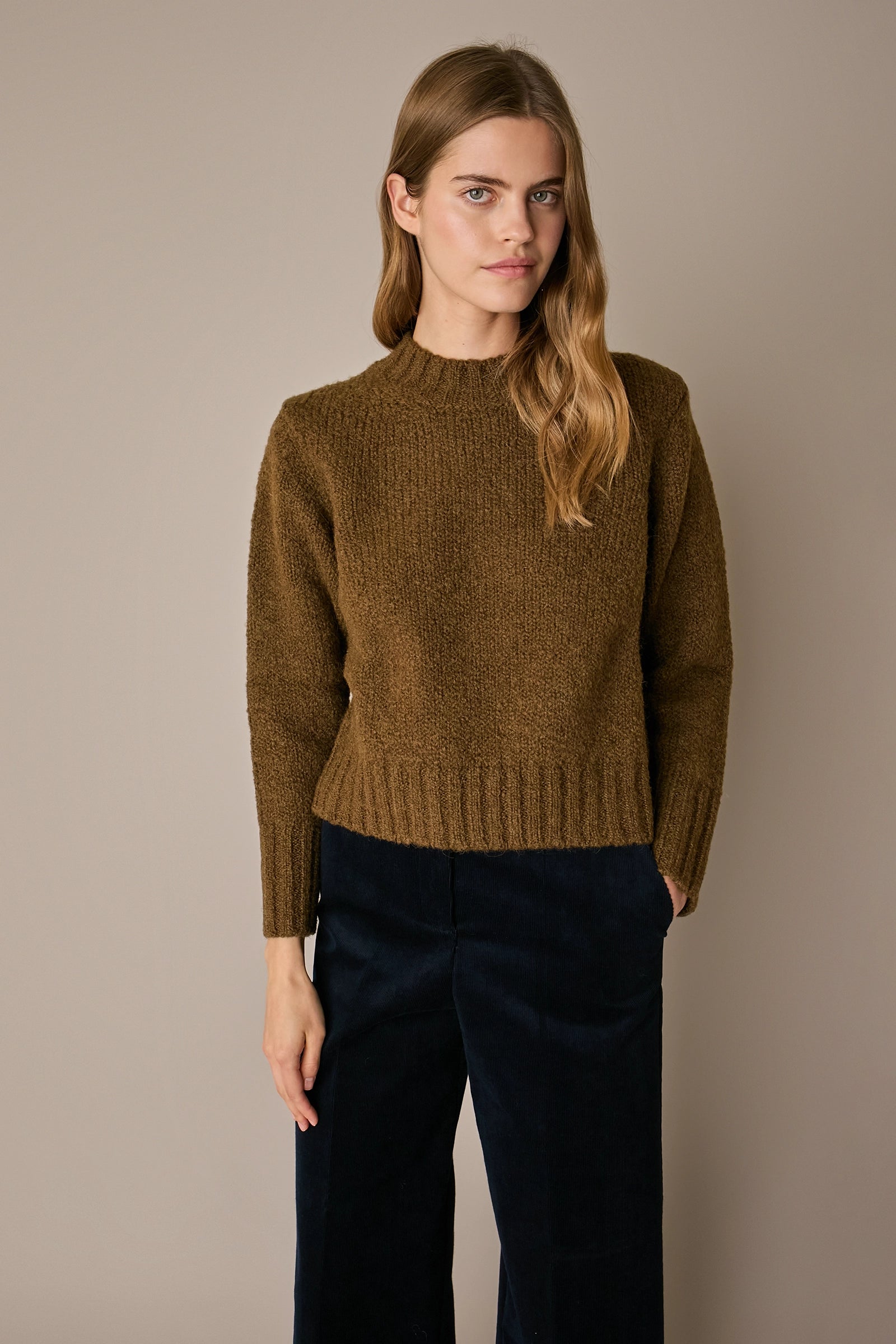 Maglia girocollo in lana e alpaca verde oliva