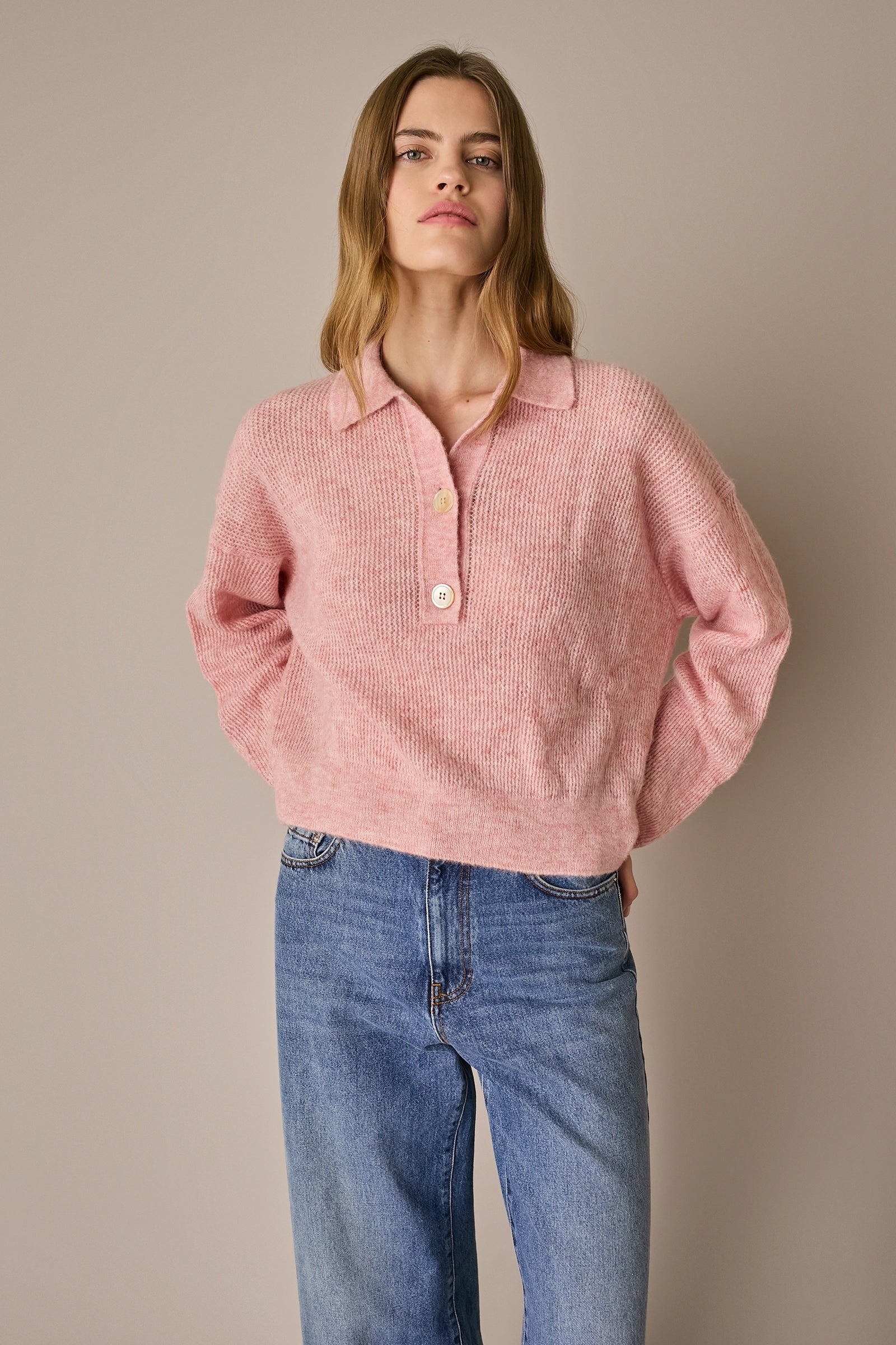 Polo over in alpaca e lana rosa con spalle scese