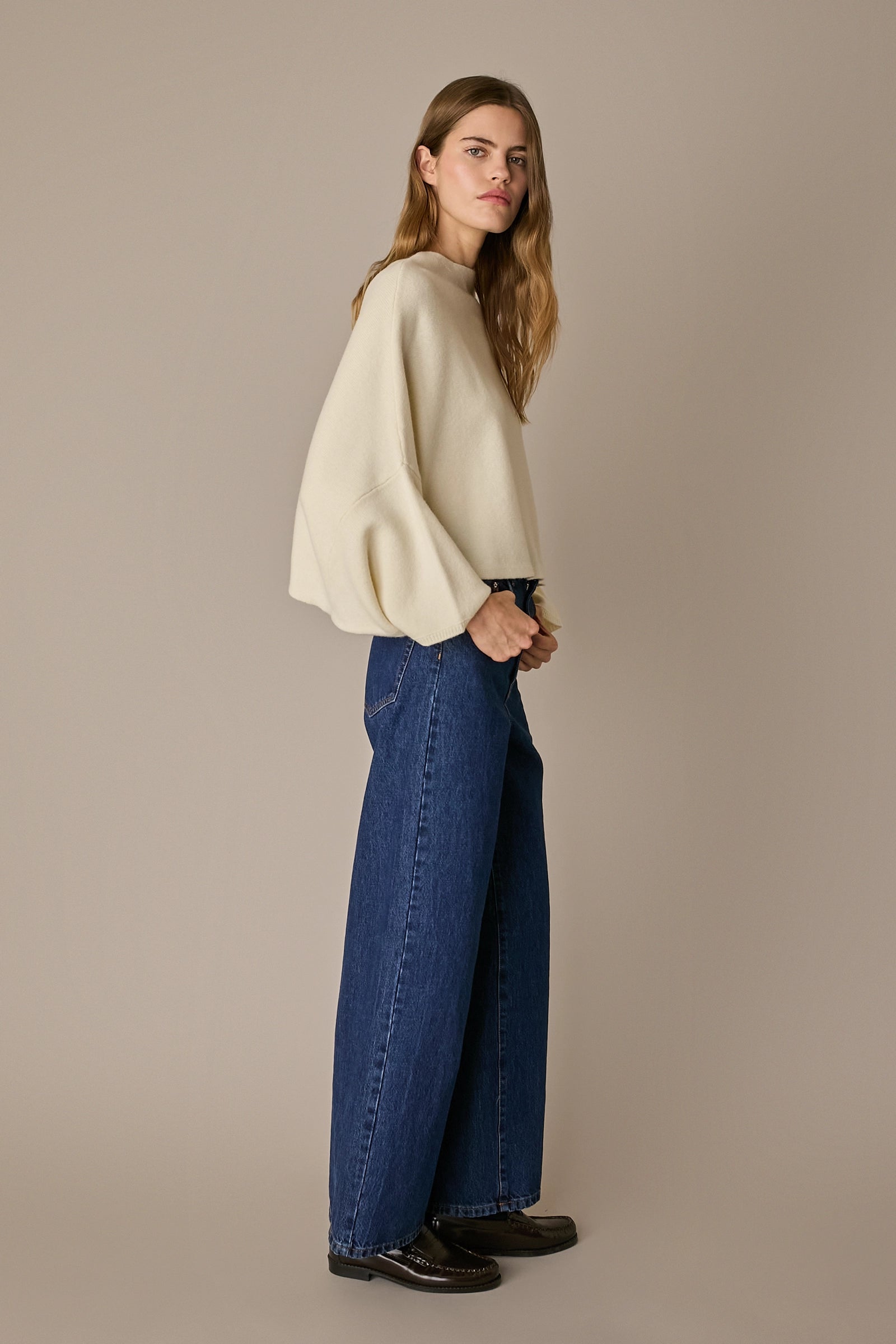 Maglione over a cappa panna in cashmere, linea essenziale