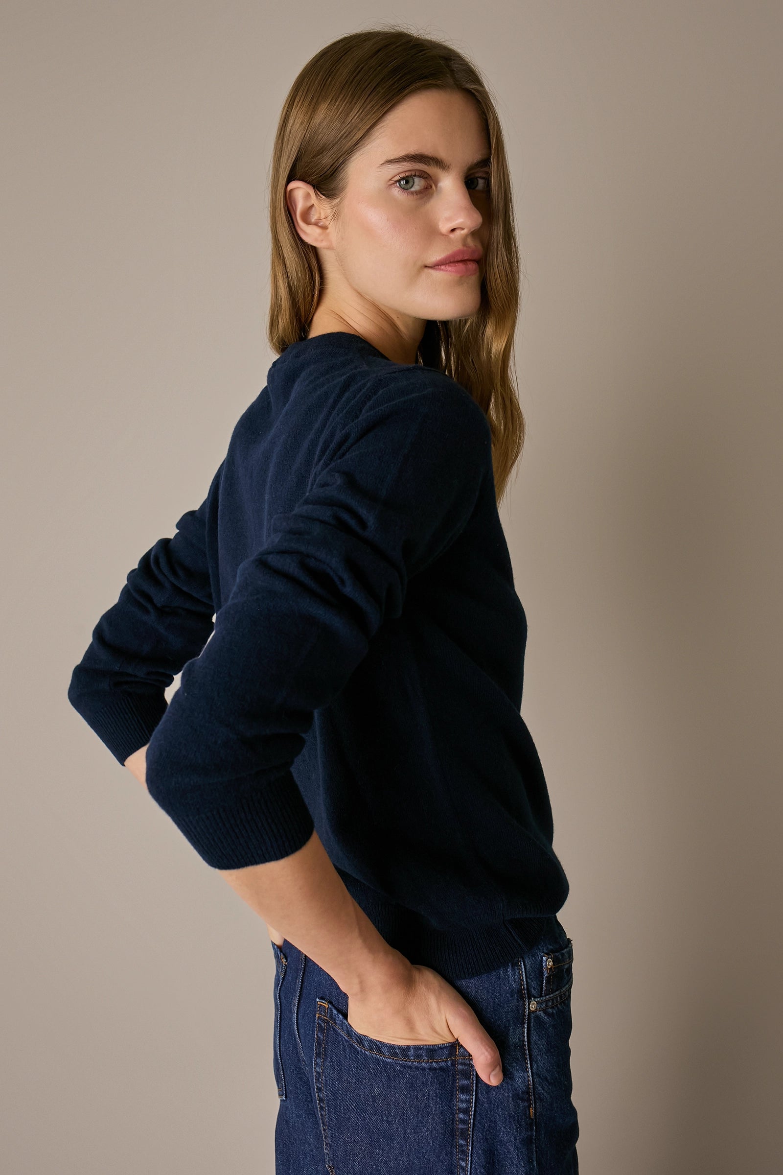 Cardigan in puro cashmere blu navy, finitura raffinata