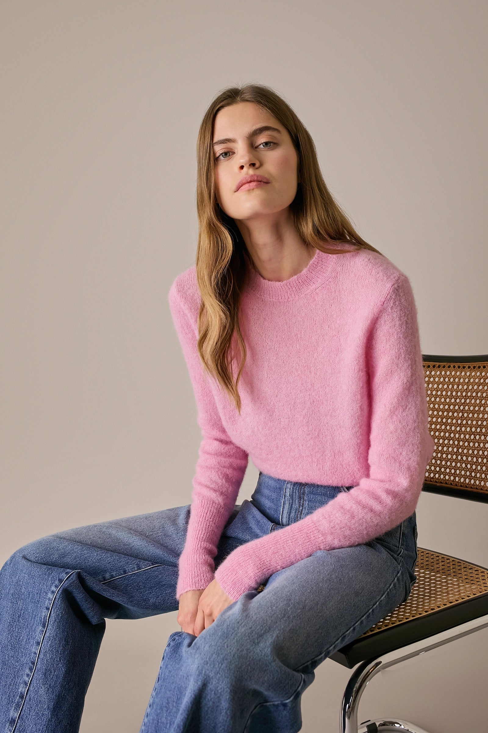 Maglia girocollo in alpaca rosa, polsini alti
