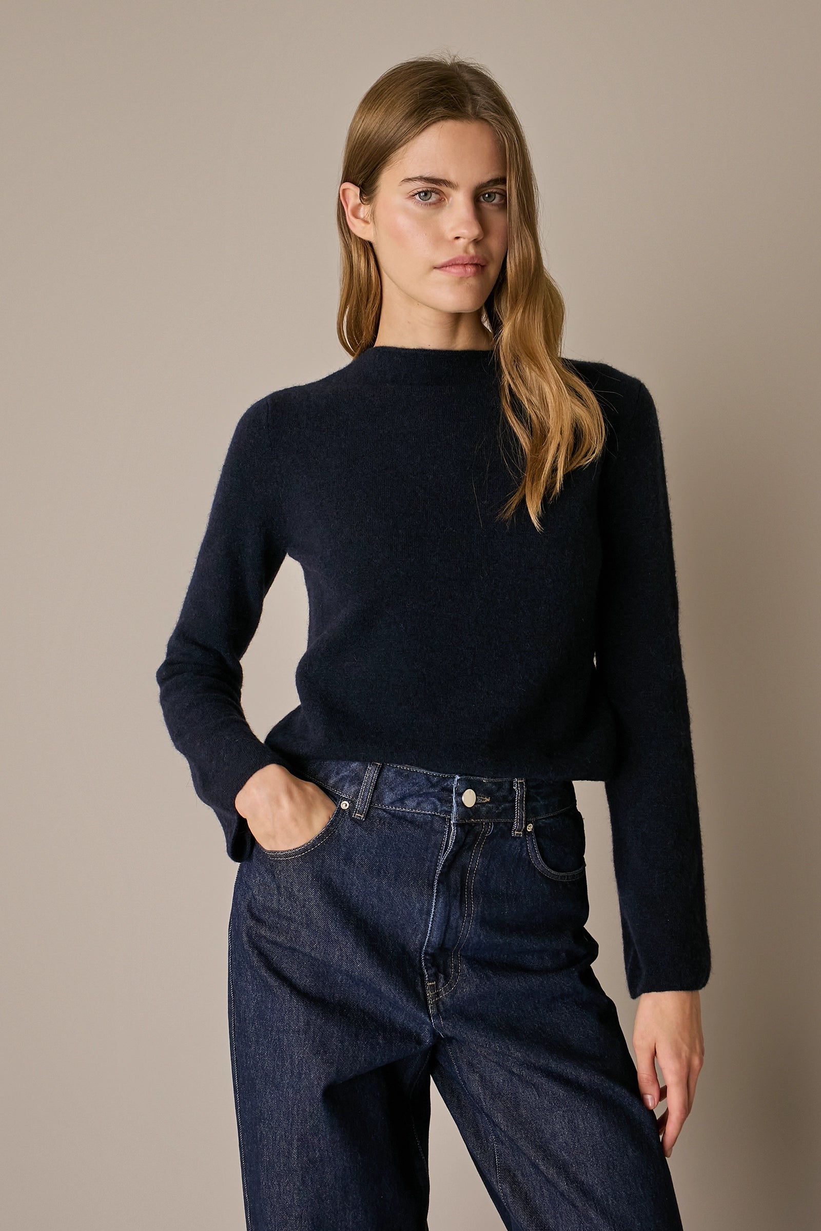 Maglia in alpaca e lana con scollo a barca blu navy, scollo a barca in alpaca e lana