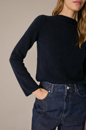 Maglia in alpaca e lana con scollo a barca blu navy, maniche svasate