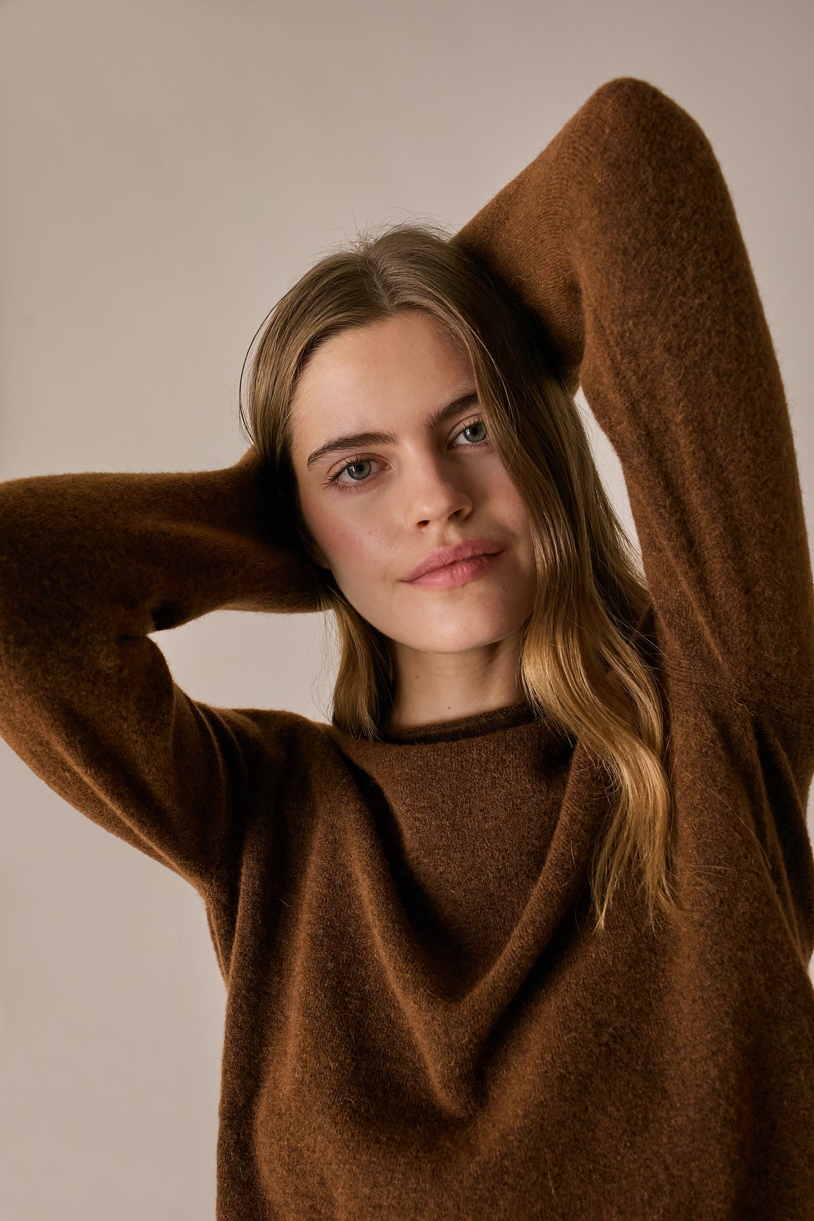 Maglia in alpaca e lana con scollo a barca marrone, in alpaca e lana, scollo a barca