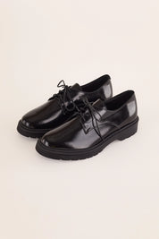 stringate lucide con suola in gomma leggera, made in italy, nero
